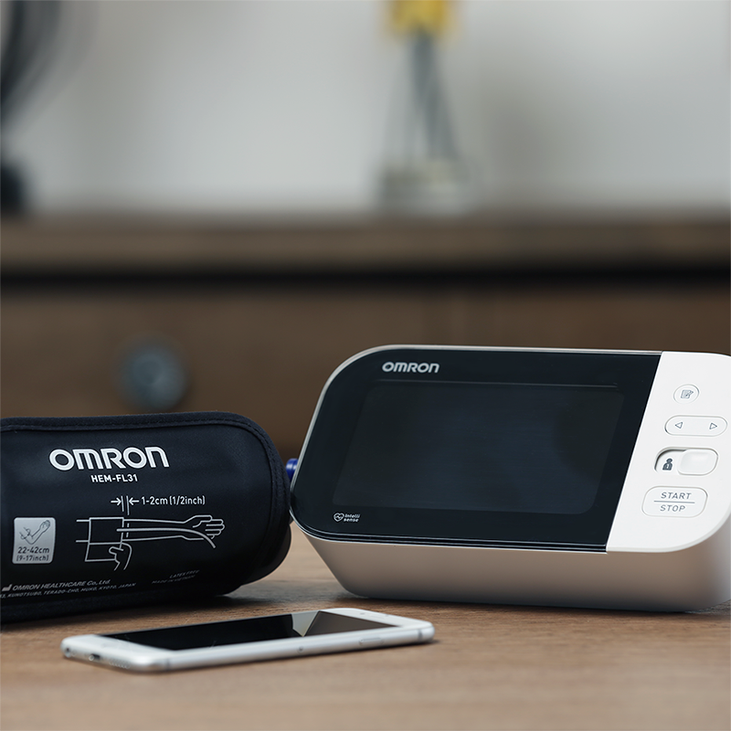 Omron BP7455CAN Blood Pressure Monitor with Bluetooth & Upper Arm Easy-Wrap Comfit Cuff